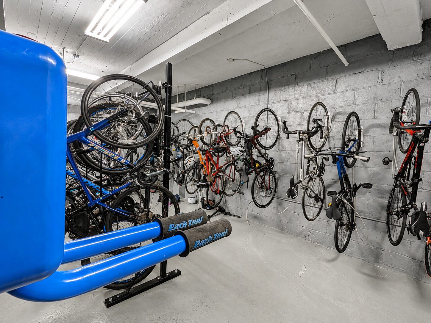 Washington Plaza bicycle room with wall-mounted and floor bicycle storage
